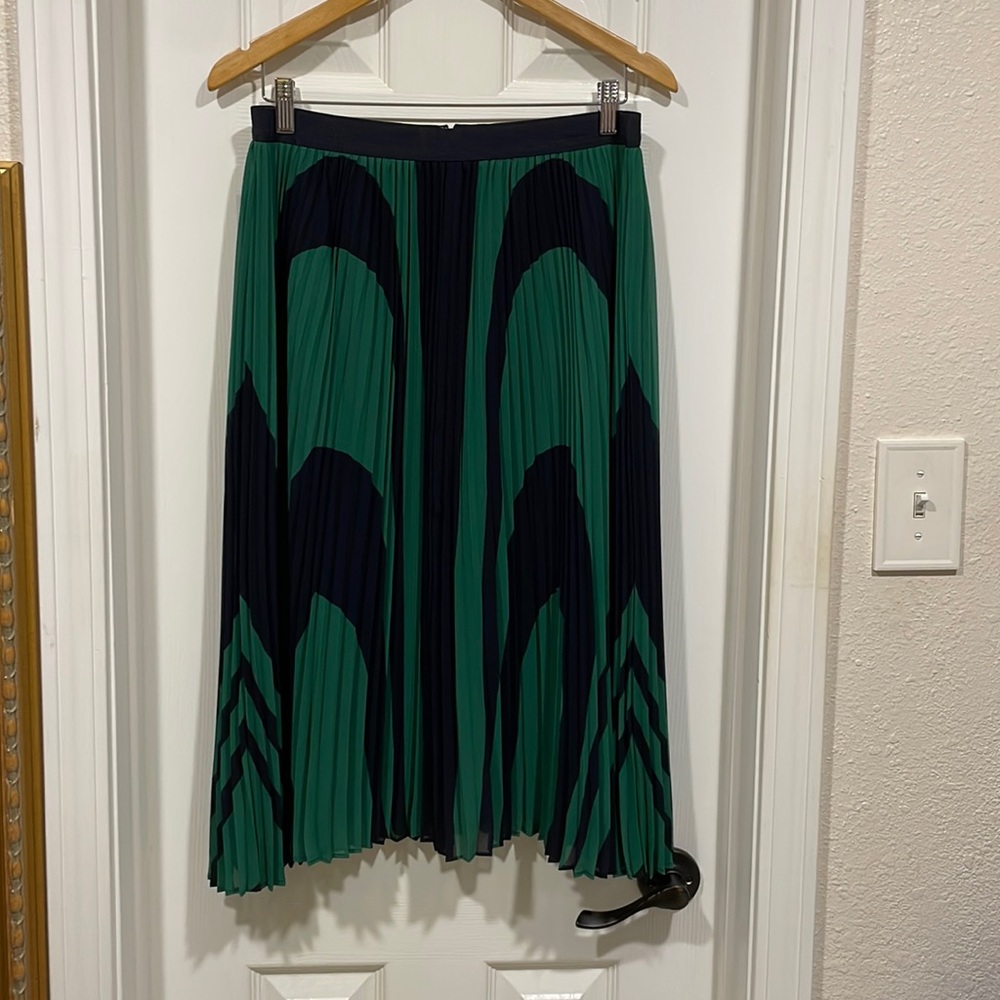 Ann Taylor skirt in size 6